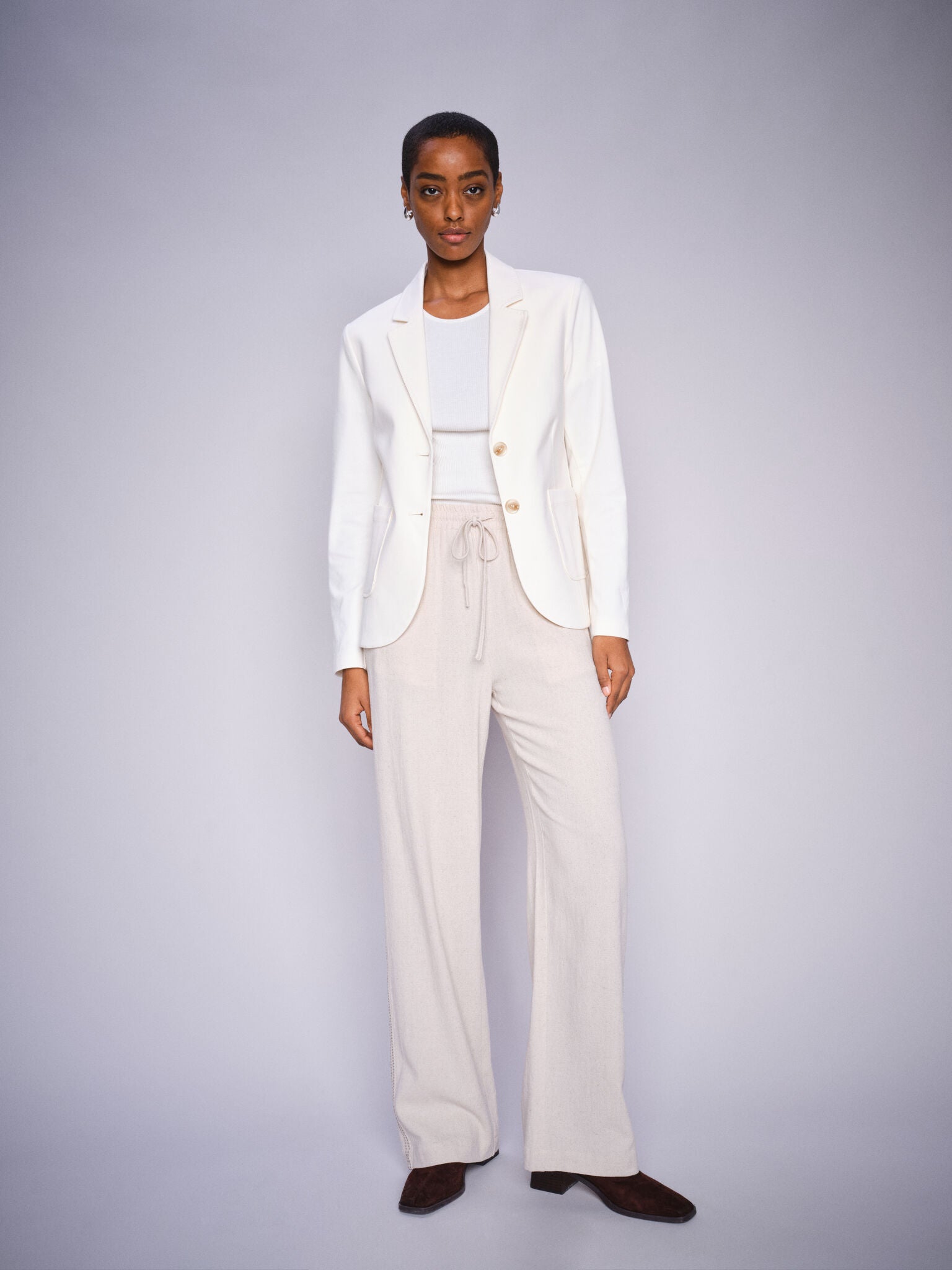 Modelshot / Ecru / Detail